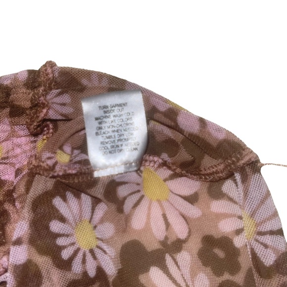 Social Scene Mesh Flower Top Large - Picture 5 of 6